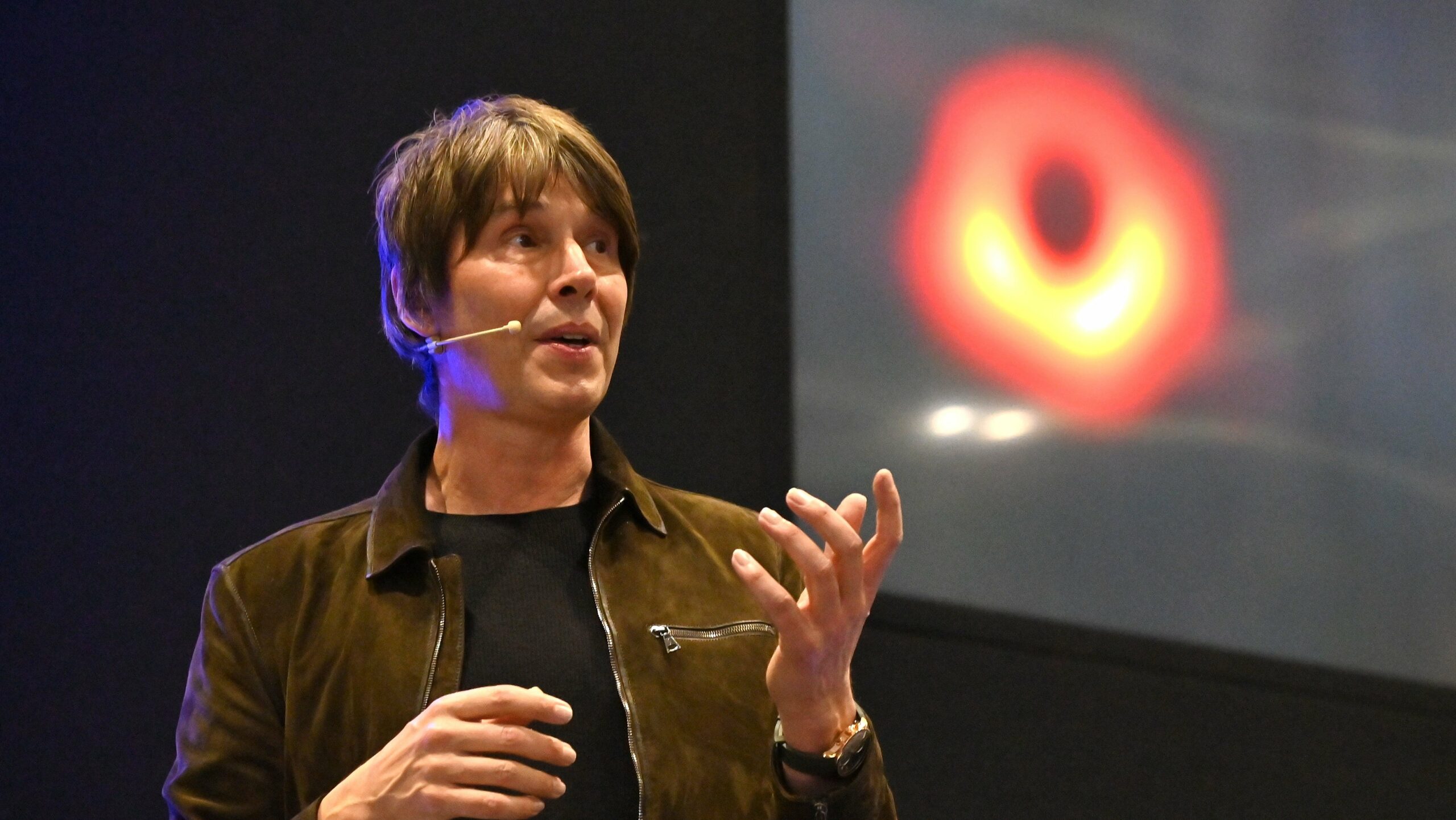Physicist Brian Cox Applauds YouTube for Removing Deepfake Accounts Claiming Comet ATLAS 3i Is a Spaceship