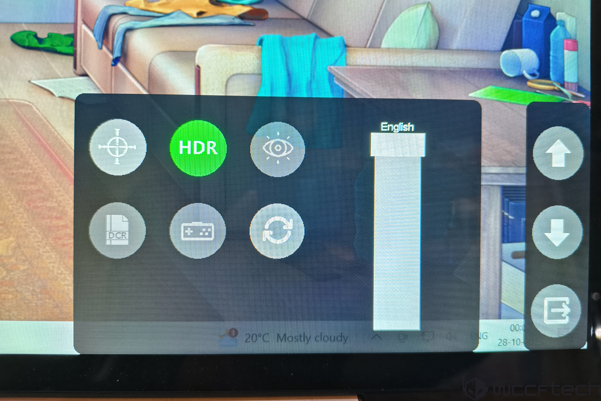 Monitor settings menu showing HDR and English with a living room image in the background.