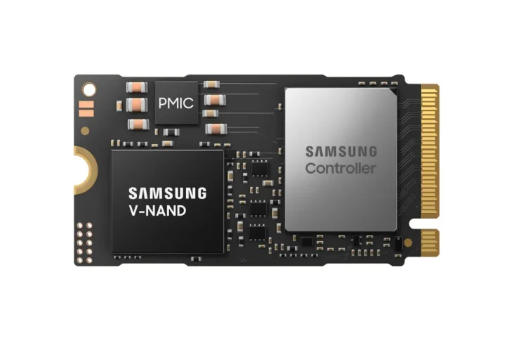 Samsung V-NAND with Samsung Controller chip on storage module.
