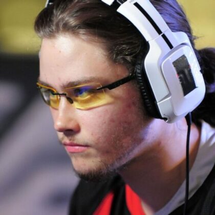 Wizzrobe Skips FAST FALL$ as Nouns Retracts Flight Offer