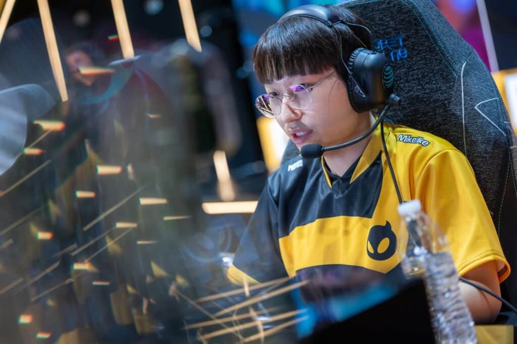 Photon playing for Dignitas in LTA 2025 