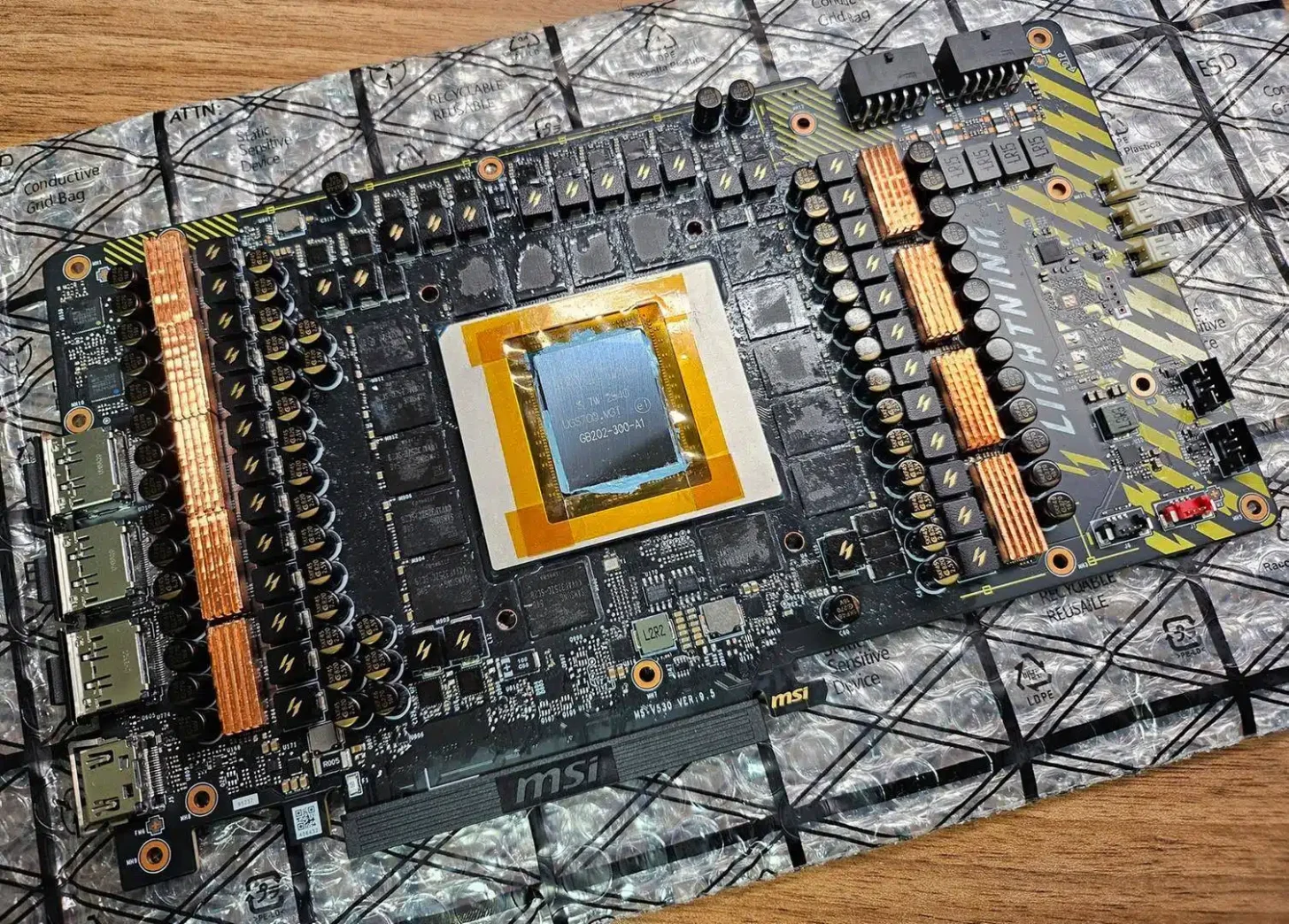 MSI GeForce RTX 5090 Lightning Z OCER GPU Revealed With Stunning 40-Phase VRM, Overclocked to 3.45 GHz and 36 Gbps on GDDR7