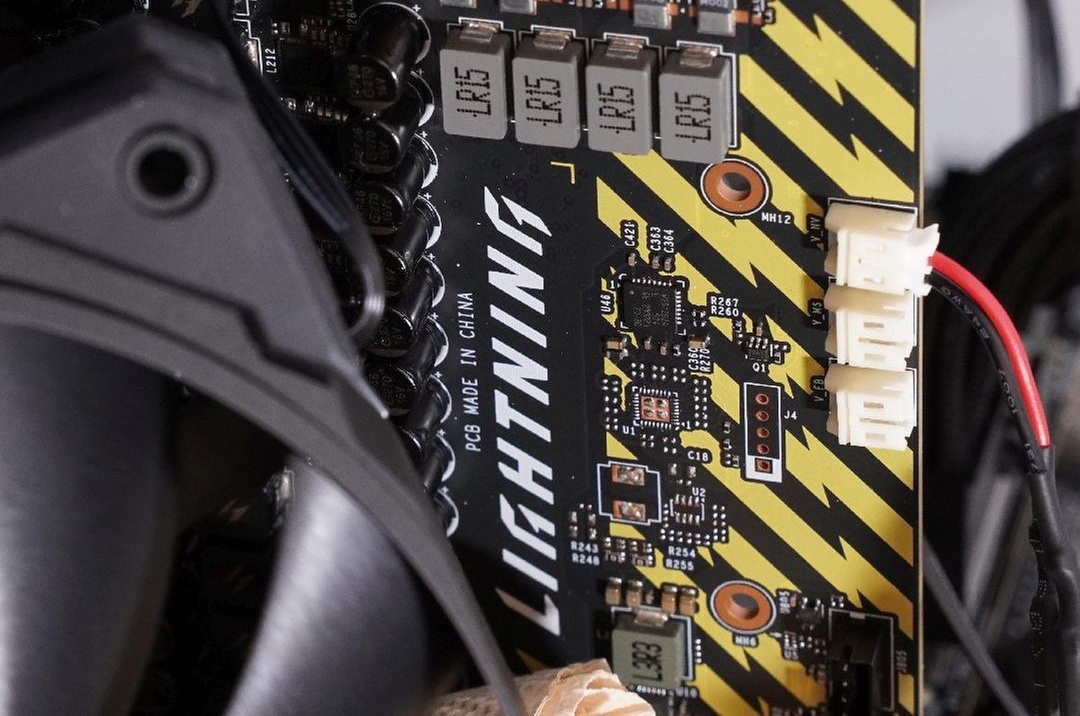 MSI RTX 5090 Lightning Z Sets Record with 3.75 GHz Frequency & Dominates Benchmarks with 2500W BIOS XOC