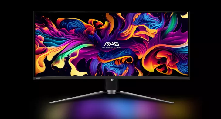 The MSI MAG curved monitor displays vibrant, abstract colors with the logo 'MAG MSI Arsenal Gaming' visible on the screen.